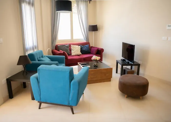 Modern With Large Pool & Access الغردقة