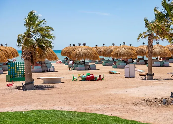 Modern With Large Pool & Access * الغردقة